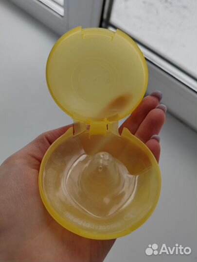 Новые Накладки на грудь medela M