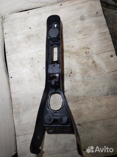 Консоль между сидений Renault Duster 1.5 DCI