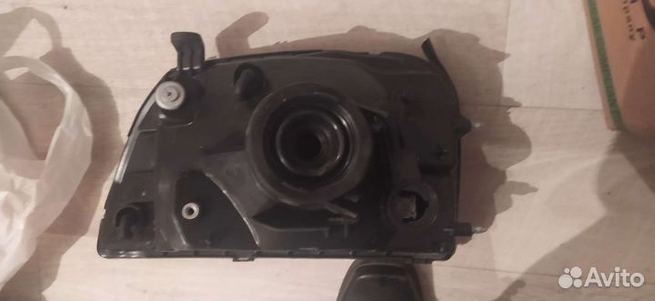 Mitsubishi L 200 фара левая