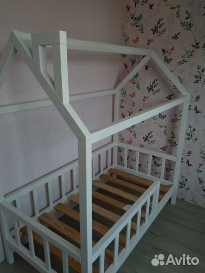 Детская кроватка из массива