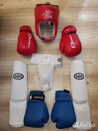 Боксерский шлем,боксерские перчатки,экипировка