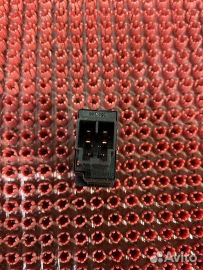 Кнопка подогрева сидений Nissan Almera N16 QG18DE