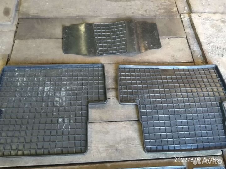 Резиновые ковры в салон