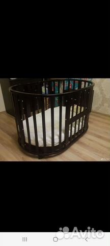 Детская кроватка с маятником круглая