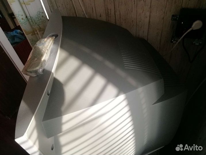 Телевизор Philips 29PT8508/12 с тумбой