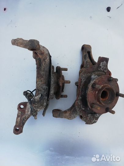 Кулак поворотный левый /правый Nissan teana j31