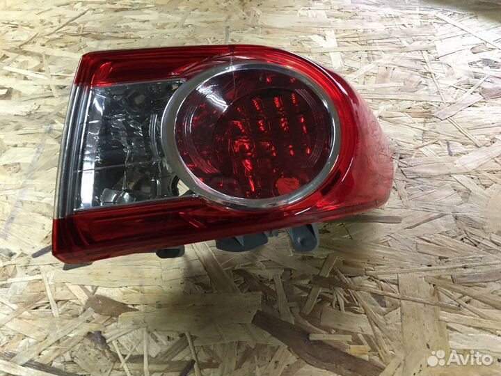 Фонарь задний правый Тойота королла / 2010)