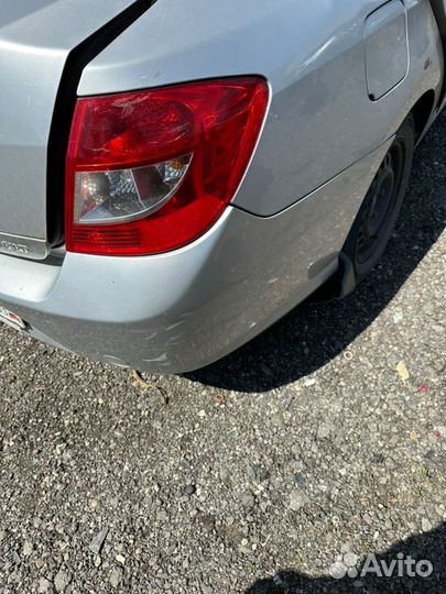 Фонарь задний правый Renault Symbol 2 1.6 K4MA744