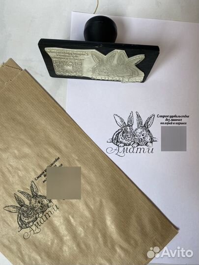 Штамп с логотипом для брендирования упаковки