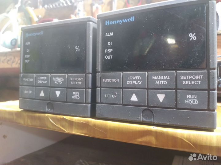 Контроллер температуры HoneyWell UDC 3000