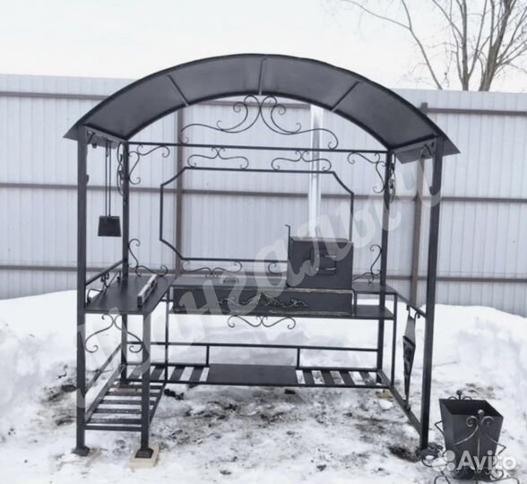 Мангал с крышей