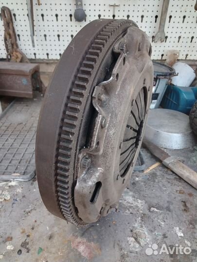 Маховик в сборе со сцеплением