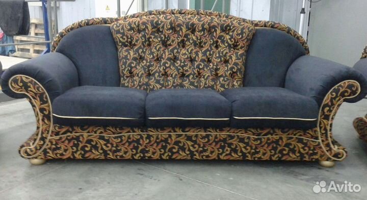 Перетяжка и замена обивки дивана из Шенилл-жаккард