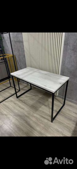 Стол для персонала В наличии