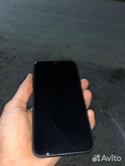 Телефон iPhone 11