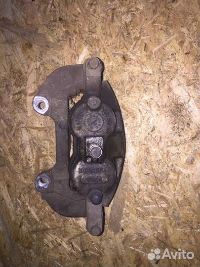 Суппорт тормозной передний правый Dodge Journey