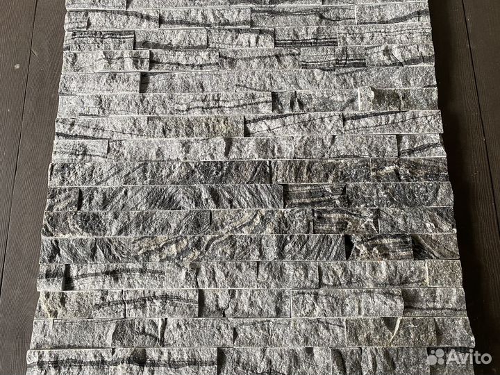 Древесный серый кварцит