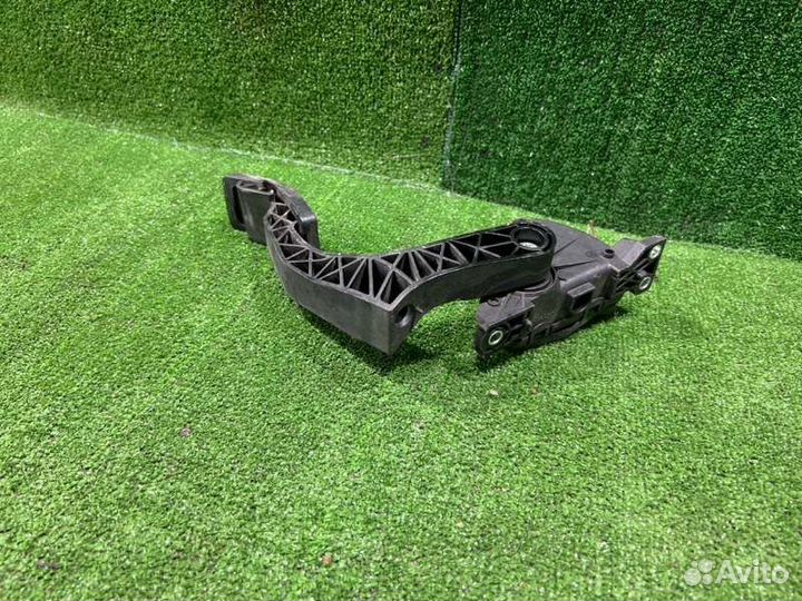 Педаль газа Audi A8 седан 4.2 2004