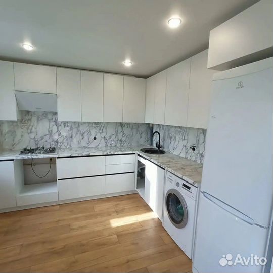 Кухня в потолок