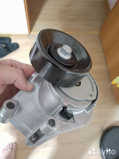 Натяжитель приводного ремня 1,2,3uz-fe 16620-0W101