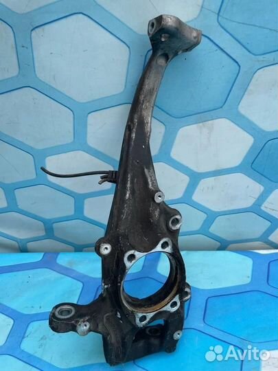 Кулак поворотный передний левый 8K0407253AB