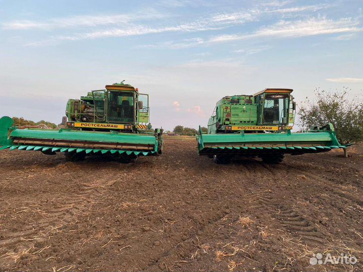 Сельхозтехника комбайн