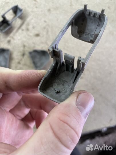 Крепление ремней безопасности Nissan Primera P11