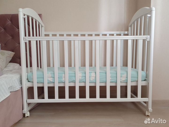 Детская кроватка с матрасом
