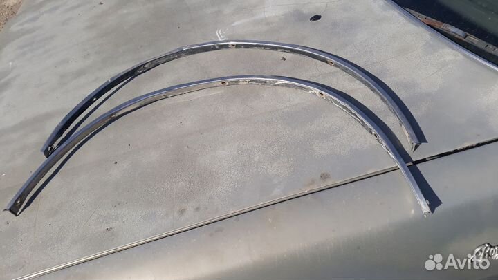 Молдинги передних крыльев toyota crown GS131