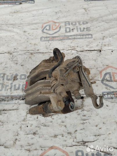 Суппорт тормозной задний левый Volkswagen Golf