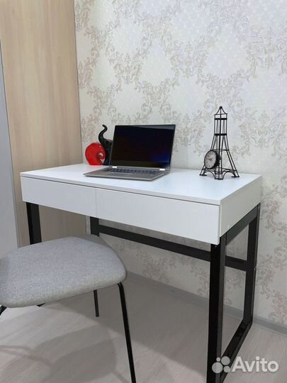 Эргономичный компьютерный стол высокого качества