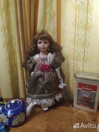 Кукла фарфоровая коллекционная