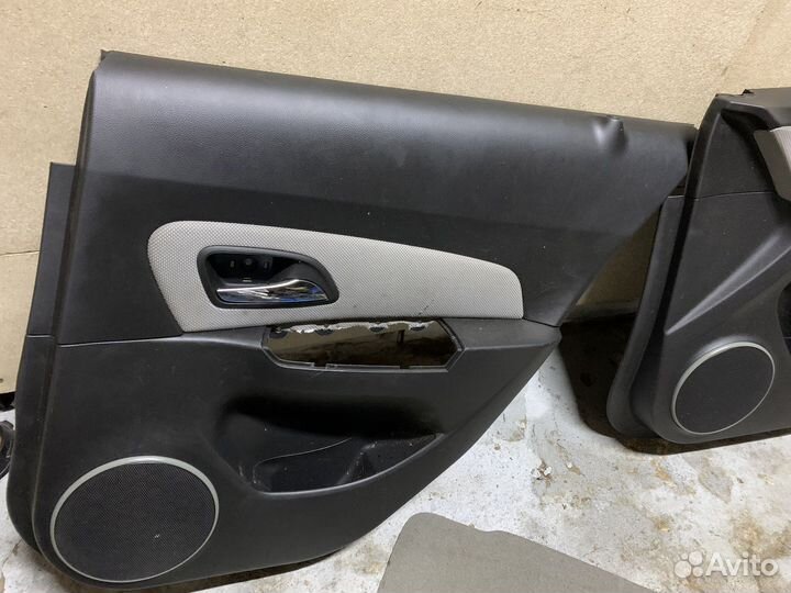 Обшивки дверей Chevrolet Cruze