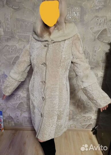 Шуба натуральная мутоновая с капюшоном