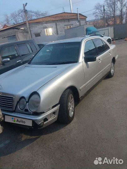 Mercedes-Benz E-класс 2.4 AT, 1997, битый, 100 000 км