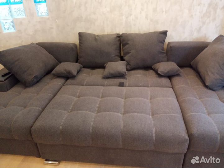 Большой п-образный диван