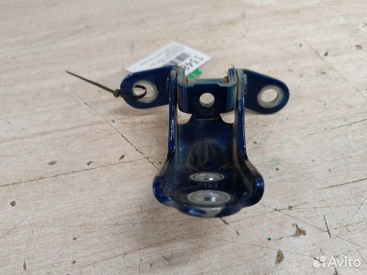 Петля двери задняя левая Hyundai Solaris 1 2010