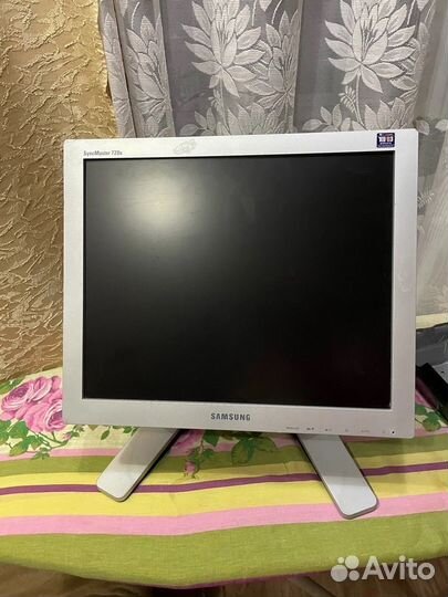 Монитор Samsung