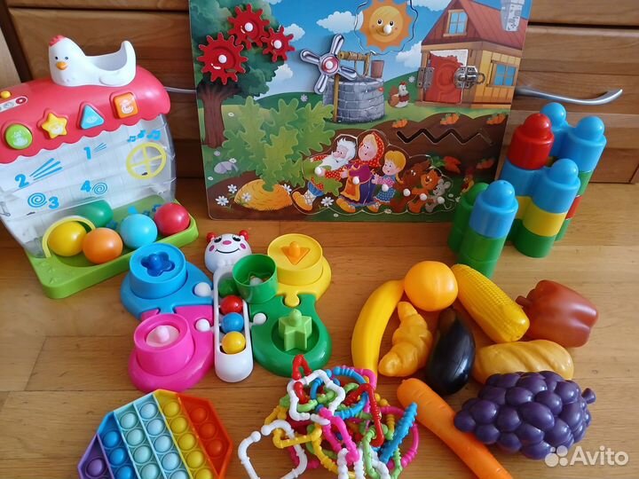 Развивающие игрушки для малышей пакетом