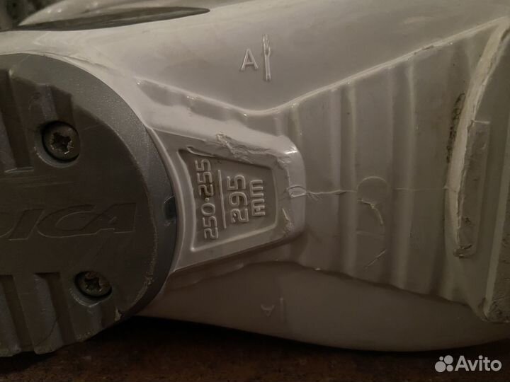 Горнолыжные ботинки женские