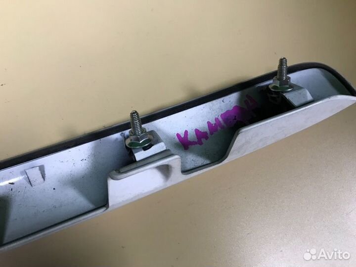 Накладка крышки багажника Toyota Avensis AZT250