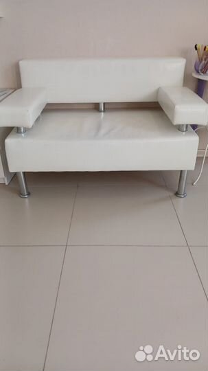 Кожаный диван бу