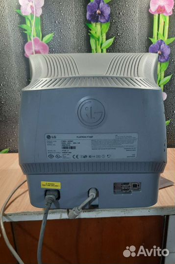 Монитор LG flatron f700p