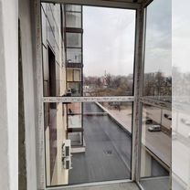 Продам стекла с балкона (не стеклопакет) и парапет