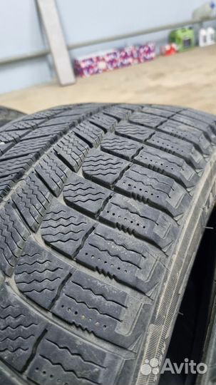 Michelin X-Ice 3 245/45 R18 100H