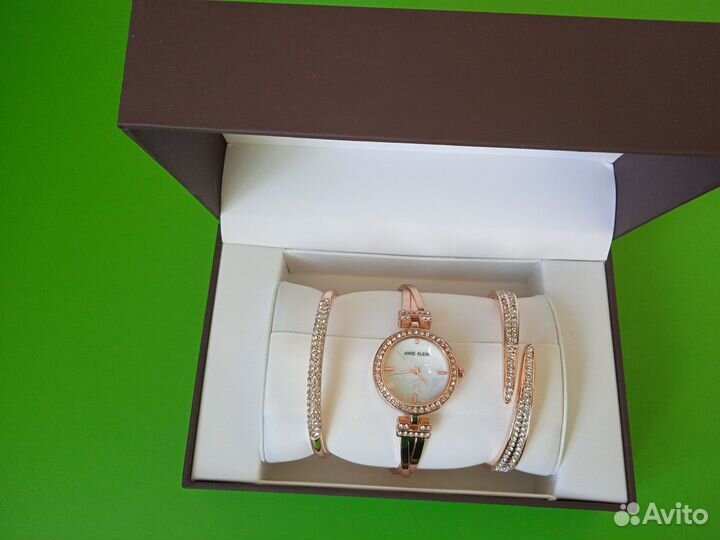 Женский набор часы + 2 браслета