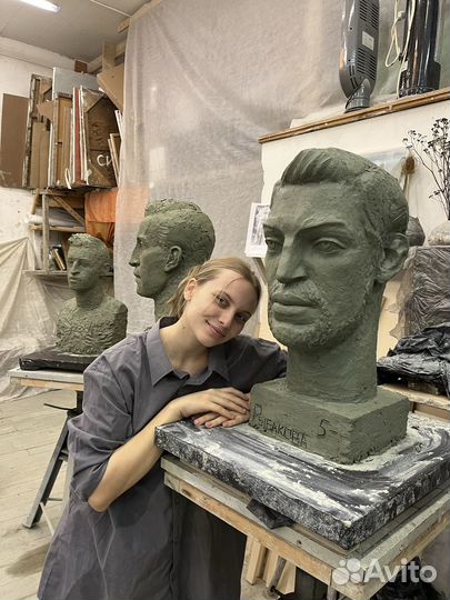 Педагог в изо студии (лепка, рисование)