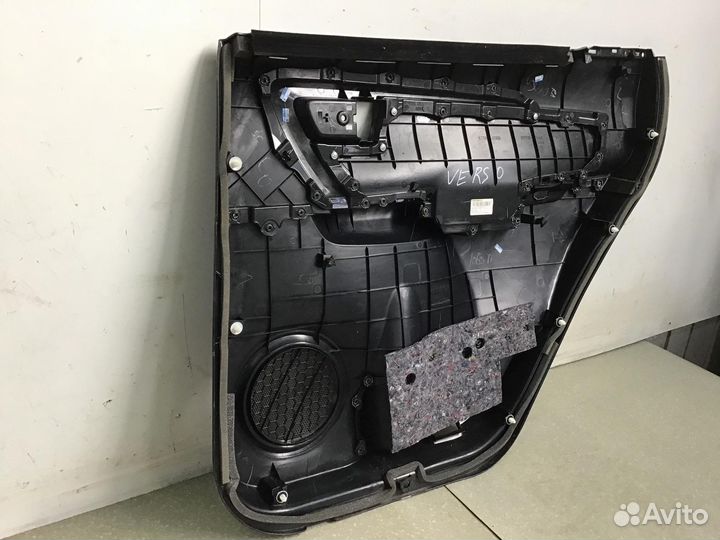 Обшивка двери задней левой Toyota Fortuner 2015