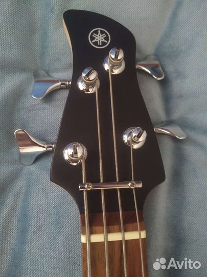 Бас гитара Yamaha