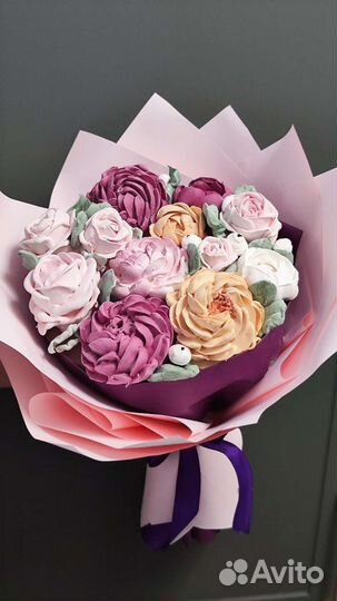 Букет цветов из зефира в красивой коробке